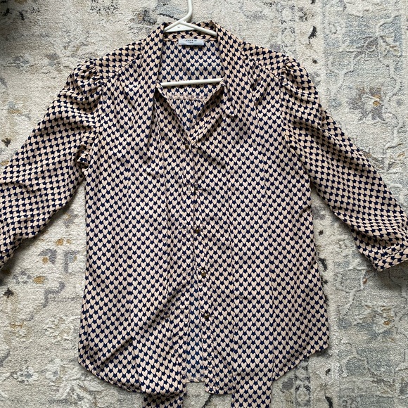 Heart Blouse with chic tie, purchased in Paris - Picture 4 of 5